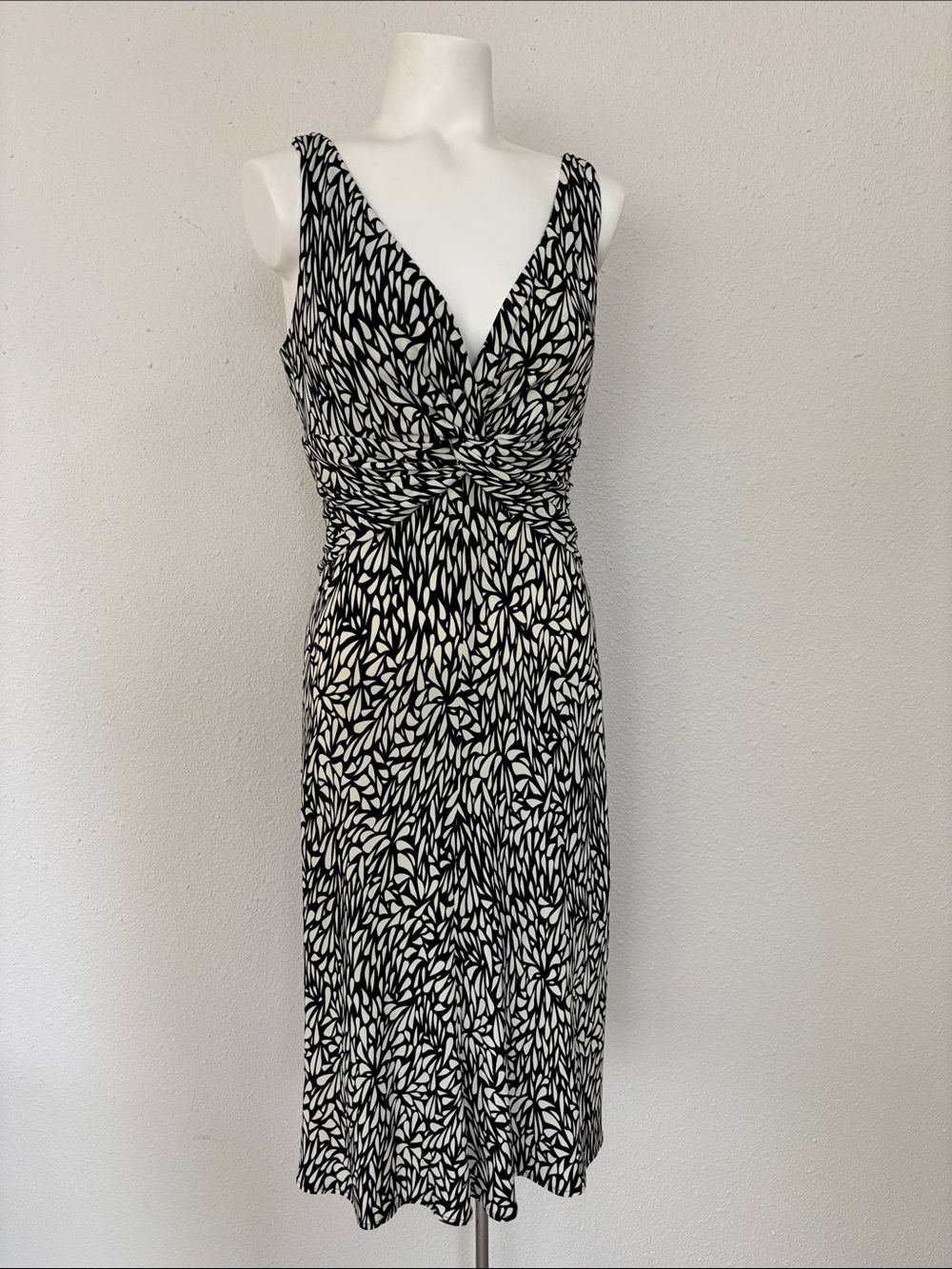 FINAL! Jones New York Black White V-Neck Twist-Waist Midi Dress